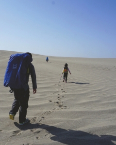 "The smallest backpacker" treks in the desert.