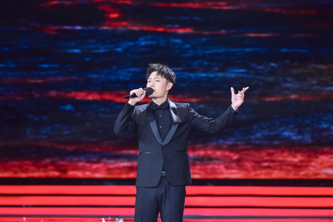 Ju Hongchuan sang "The Storm of Youth"